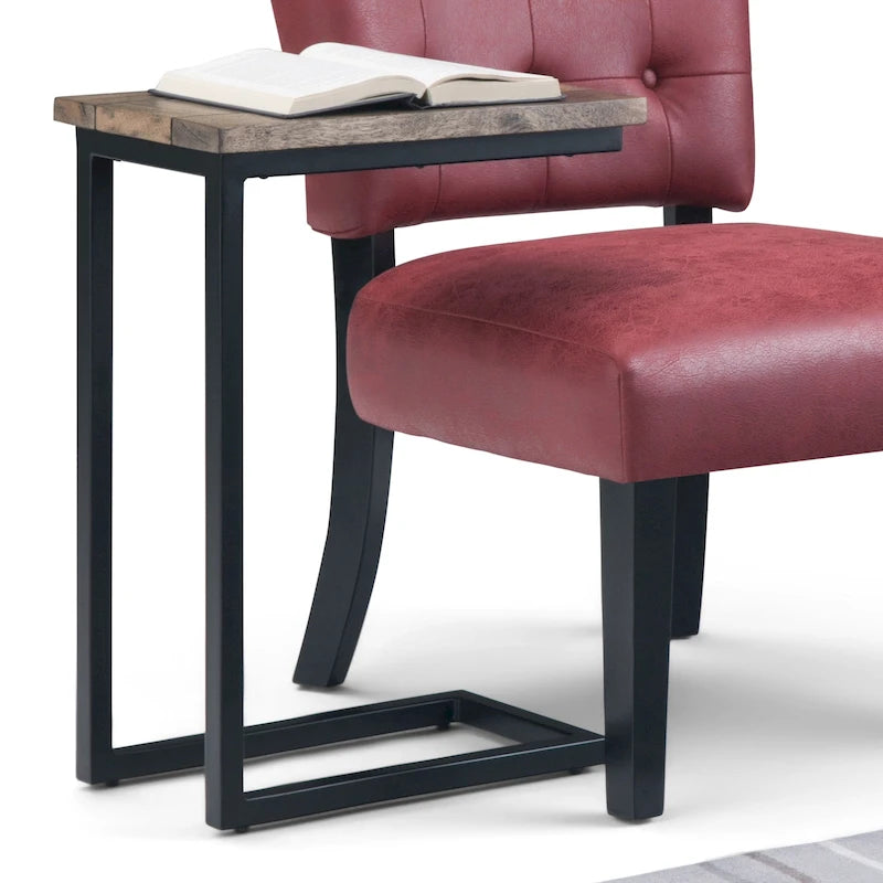 Table d'appoint industrielle en C avec piètement luge en métal et plateau en bois