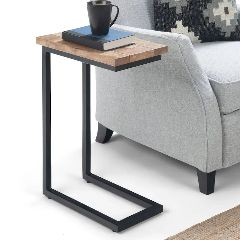 Table d'appoint industrielle en C avec piètement luge en métal et plateau en bois