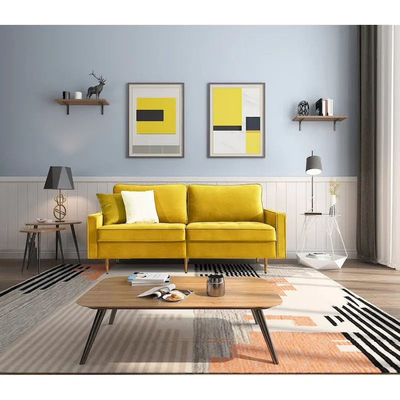 Canapé moderne en velours avec pieds en métal doré et coussins décoratifs