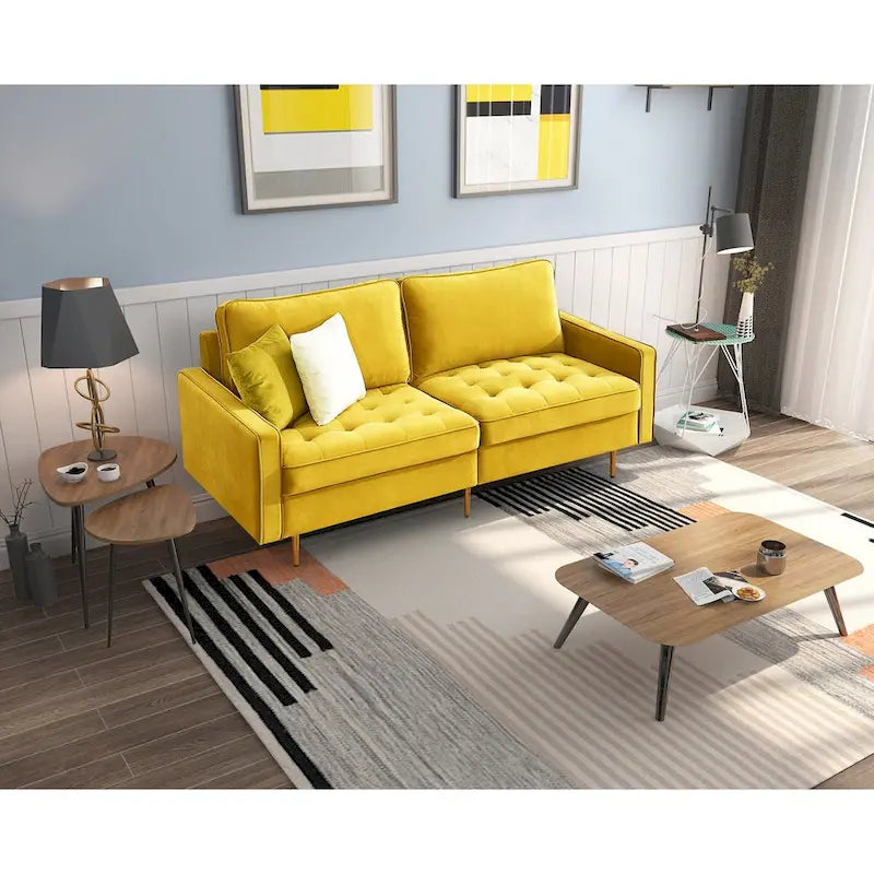 Canapé moderne en velours avec pieds en métal doré et coussins décoratifs