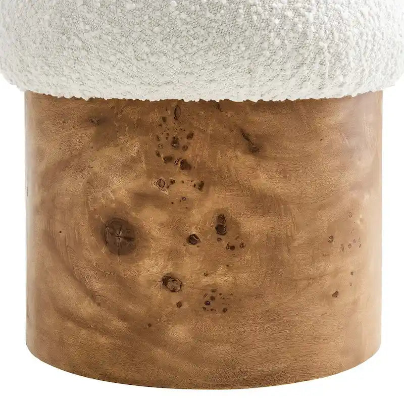 Pouf rond bouclé champignon ivoire, piètement en loupe de bois.