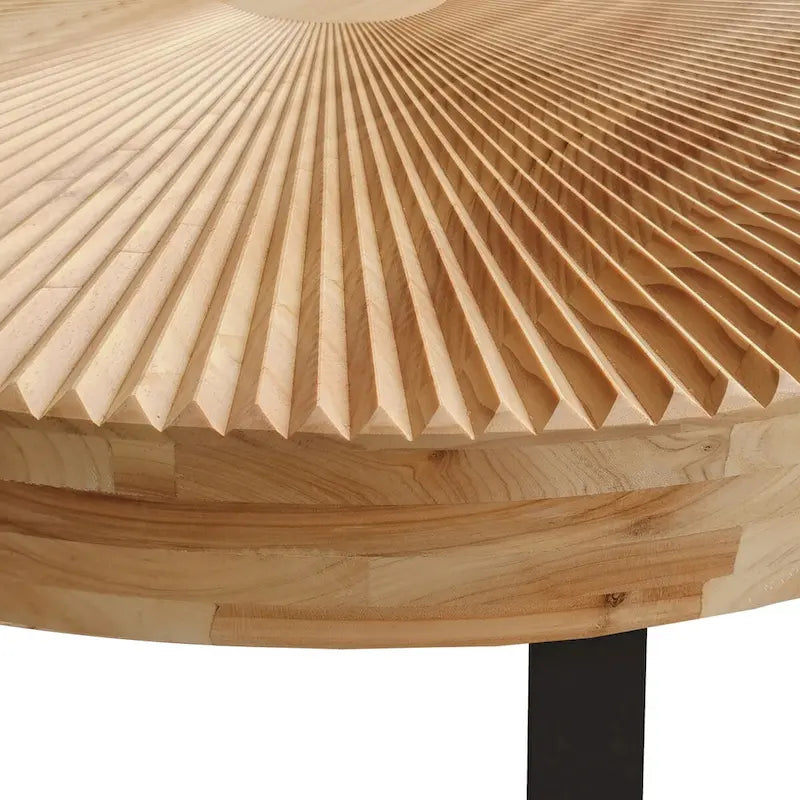Table basse ronde en pin sculpté avec piètement en anneau en métal noir
