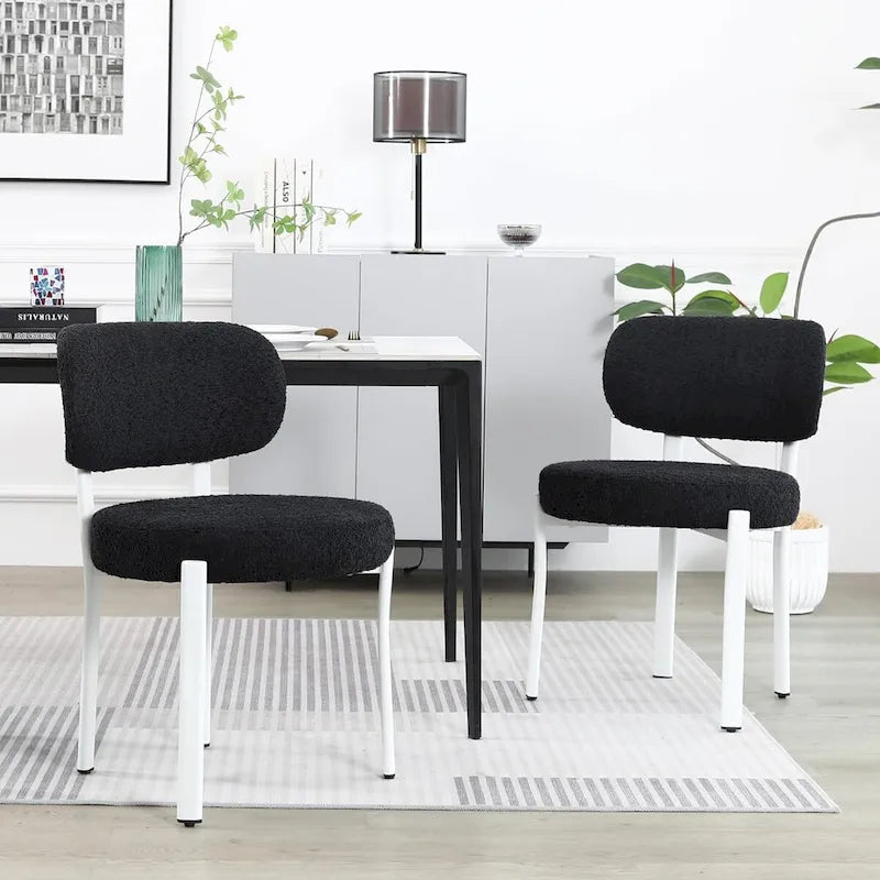 Chaise de salle à manger en bouclette rembourrée, dossier ouvert, pieds en métal blanc, noir